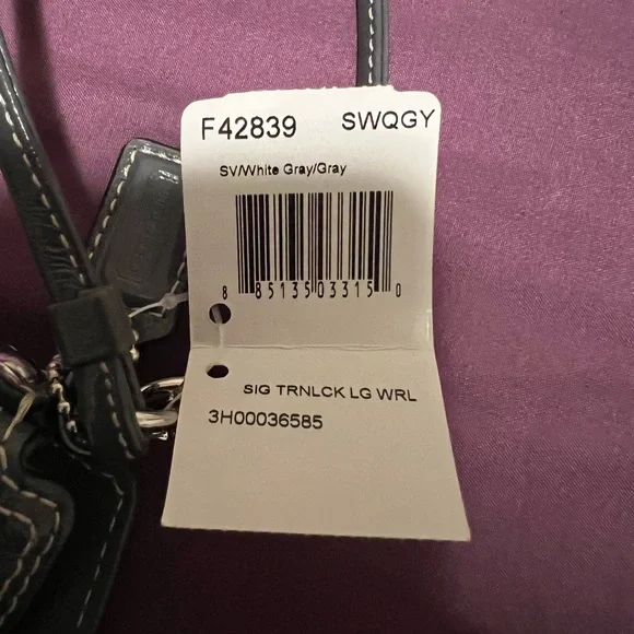 Coach Signature Turnlock large wristlet - Picture 6 of 8